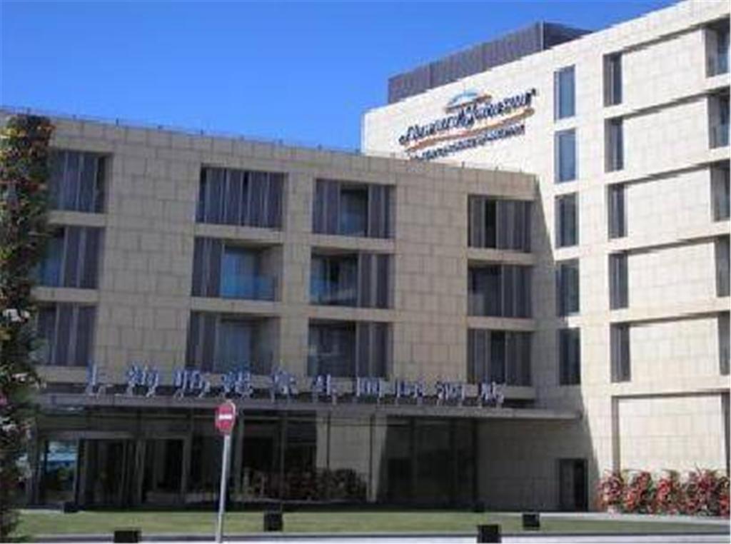 Howard Johnson Plaza Lingang Shanghai Хайнань Экстерьер фото